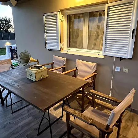Villa Elena νεαπολη βοιων