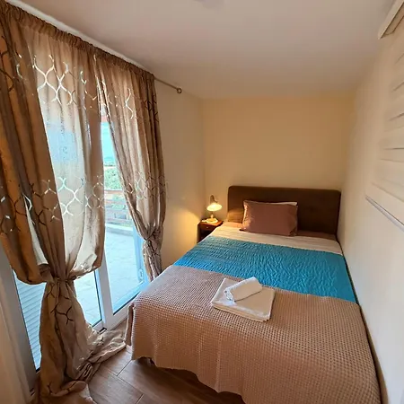 Villa Elena νεαπολη βοιων