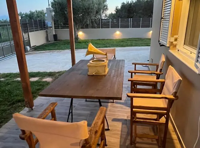 Elena νεαπολη βοιων Villa *