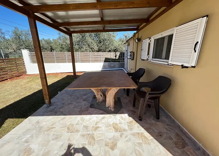 Elena νεαπολη βοιων Villa *