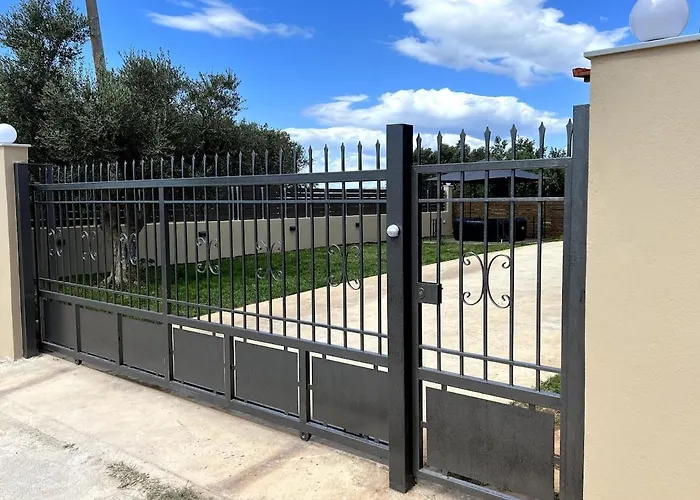 Elena νεαπολη βοιων Villa *